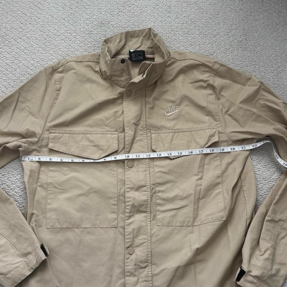 Nike Men's Beige Lightweight Shirt Jacket - Picture 4 of 8
